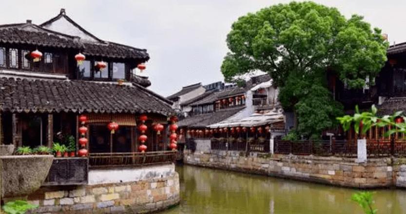 湖南高速回龙铺中心收费站：扫雪除冰保通畅，全力以赴护安全